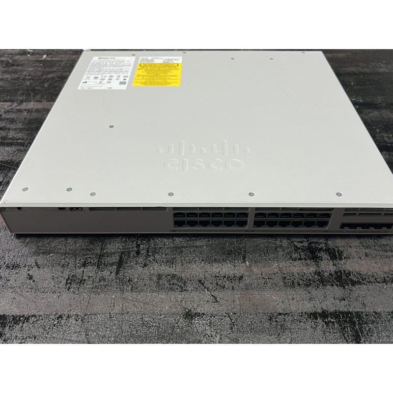 Switch 24 puertos Cisco C9300L-24T-4G-A